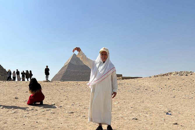 All Inclusive - Giza Pyramids , Sphinx, Cairo Museum and Lunch - Seeing Menkaure’s smaller monument