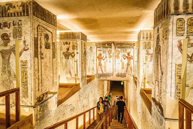 Amazing Luxor: Valley of the Kings – Hatshepsut Temple – Colossi of Memnon - The Colossi of Memnon as a quick final stop