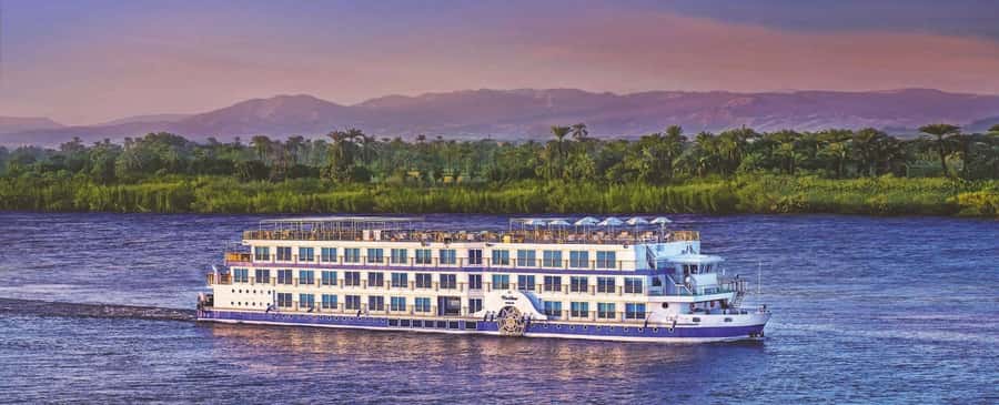 Aswan: 3-Day Nile River Cruise to Luxor with Guided Tours - Day two: Edfu and the long sail toward Luxor
