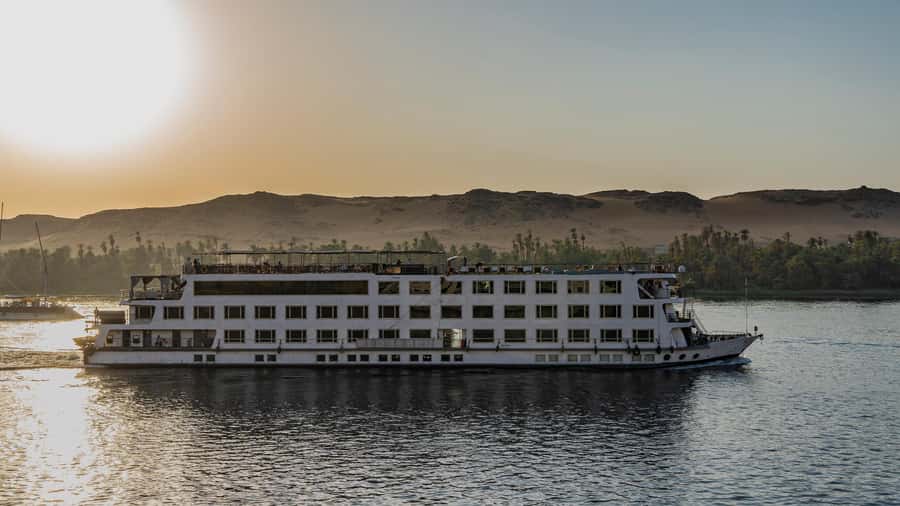 Aswan: 4-Day Egypt Private Tour with Nile Cruise, Balloon - Day one: Aswan’s dam, obelisk, and island temple