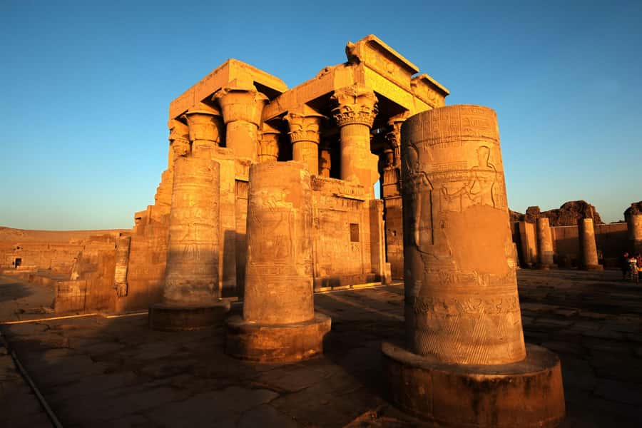 Aswan: Edfu and Kom Ombo Day Tour with Luxor Transfer - Should you book the Aswan to Luxor temple transfer?