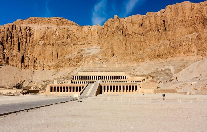Balloon, East Bank, West Bank, and Valley of the Queens in Luxor - Key points at a glance