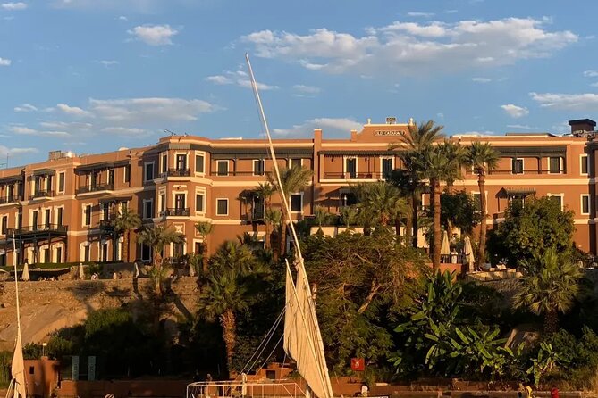 Big brother travel - The ride to Luxor International Airport