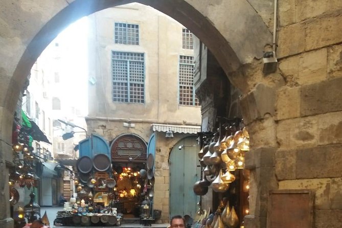 Cairo 8 Hour Private Tour of Pyramids, Egyptian Museum and Bazaar - Guides, Drivers, and the Private Format