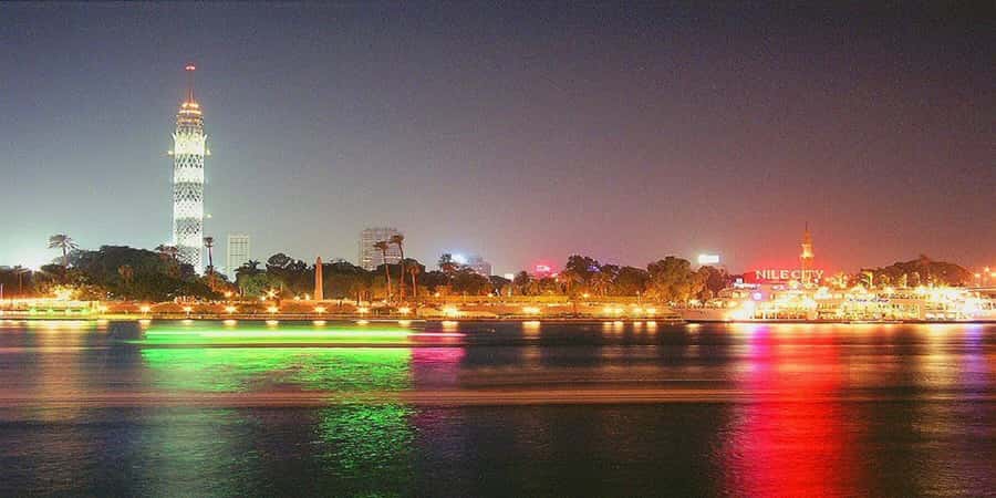 Cairo: Buffet Dinner Cruise with Folkloric Show - City lights and the value of a moving viewpoint