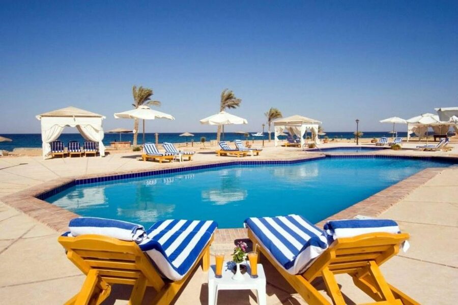 Cairo: Day Tour to the Red Sea with Lunch - Six hours by the Red Sea