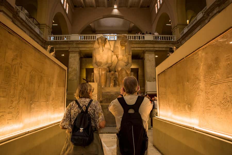Cairo: Egyptian Museum, Pyramids & Bazaar Tour - Khan el-Khalili: Cairo’s old market after a long day