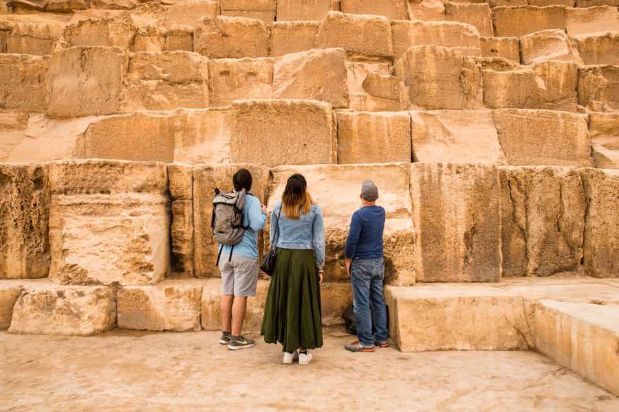 Cairo: Egyptian Museum, Pyramids & Bazaar Tour - The guides are the strongest part