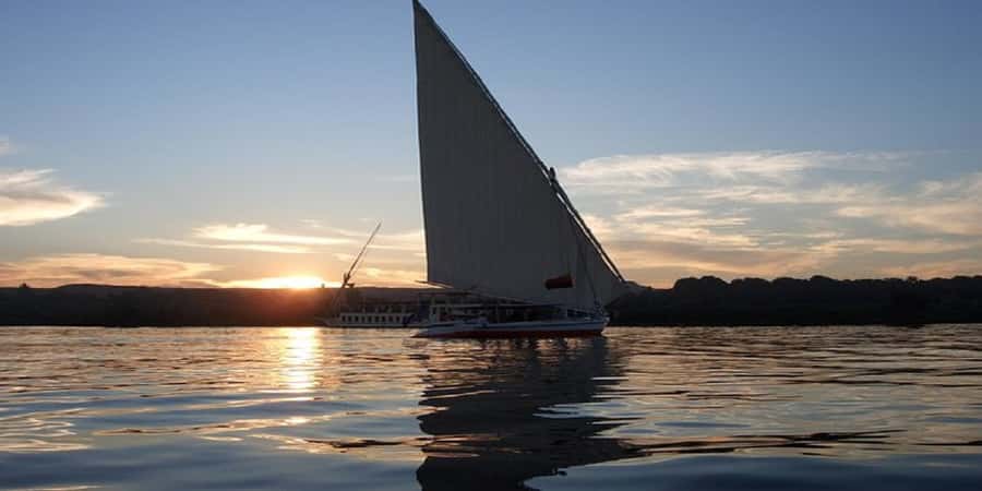 Cairo: Felucca ride on The Nile River with Meals - Leaving Cairo traffic behind