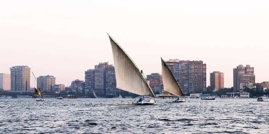 Cairo: Felucca ride on The Nile River with Meals - An Egyptian meal beside the water