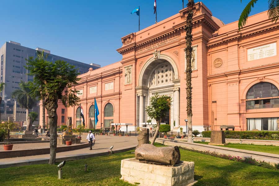 Cairo: Female-Guided Pyramids, Sphinx & Museum City Tour - Khan el-Khalili: shopping with a little street sense