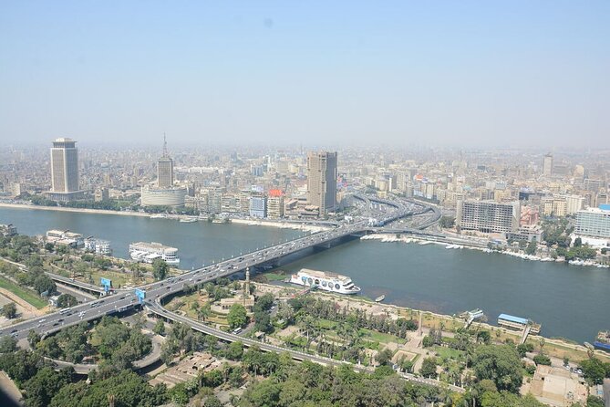 Cairo/Giza: 2-Day Pyramid, Museum, Bazaar Private Tour - Giza, the Great Sphinx, and the Classic Pyramid View