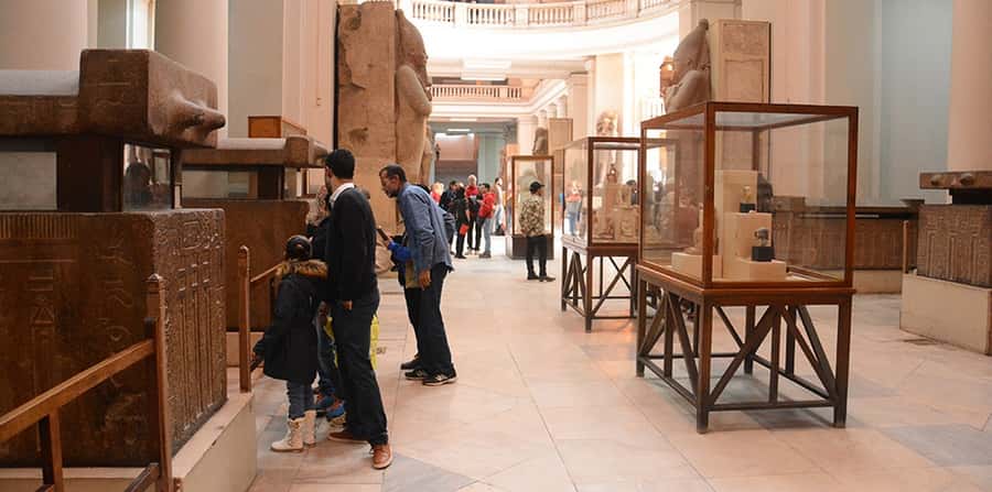 Cairo/Giza: Guided Pyramids, Sphinx and Egyptian Museum Tour - Choosing between shared, private, and VIP formats