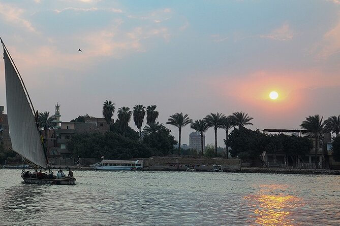 Cairo/Giza: Nile Sunset, Dinner Cruise, Show & Private Transfer - Who will enjoy this experience most?