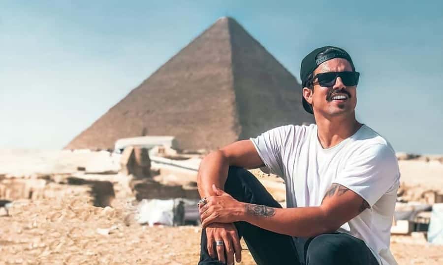Cairo: Giza Pyramids, Egyptian Museum & Nile Dinner Cruise. - At Giza, the pyramids take center stage
