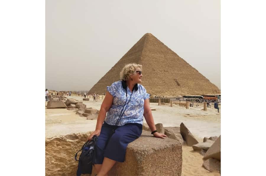 Cairo: Giza Pyramids & Grand Egyptian Museum Tour with Lunch - Let the guide handle the pyramid-site confusion