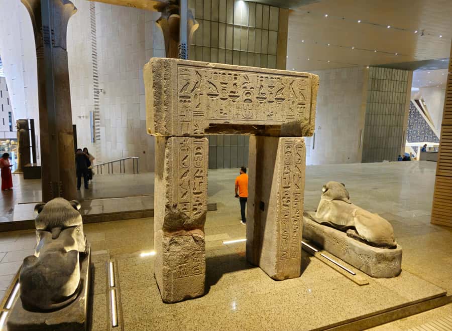 Cairo: Grand Egyptian Museum, Pyramids, Sphinx Tour & Lunch - Khafre’s Valley Temple in 15 minutes