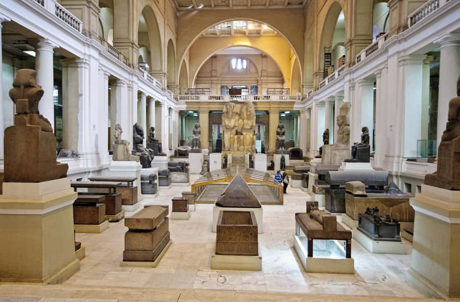 Cairo: Great Pyramids of Giza and Egyptian Museum Tour - Lunch and the local Cairo angle