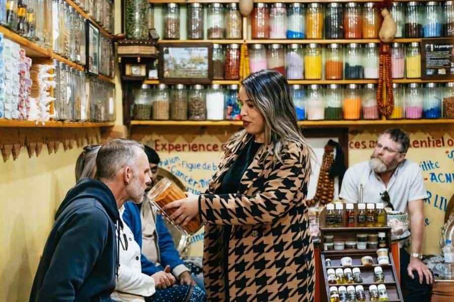 Cairo: Half Day Shopping tour - Gold and Gift Shop: your name in hieroglyphics