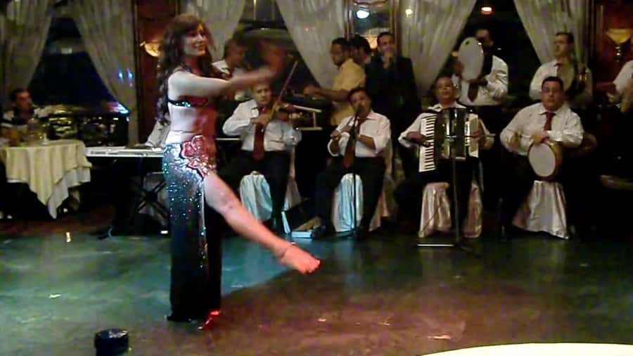 Cairo: Nile Dinner Cruise with Belly Dancer Show with Pickup - Why a Nile dinner cruise works so well in Cairo