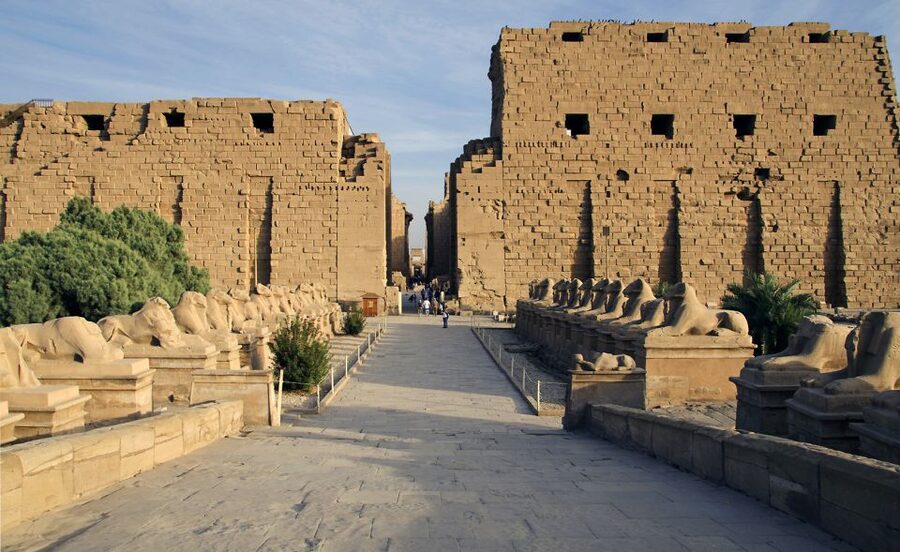 Cairo: Private Luxor Day Tour with Entrance fees by Flights - A felucca ride adds a quieter hour
