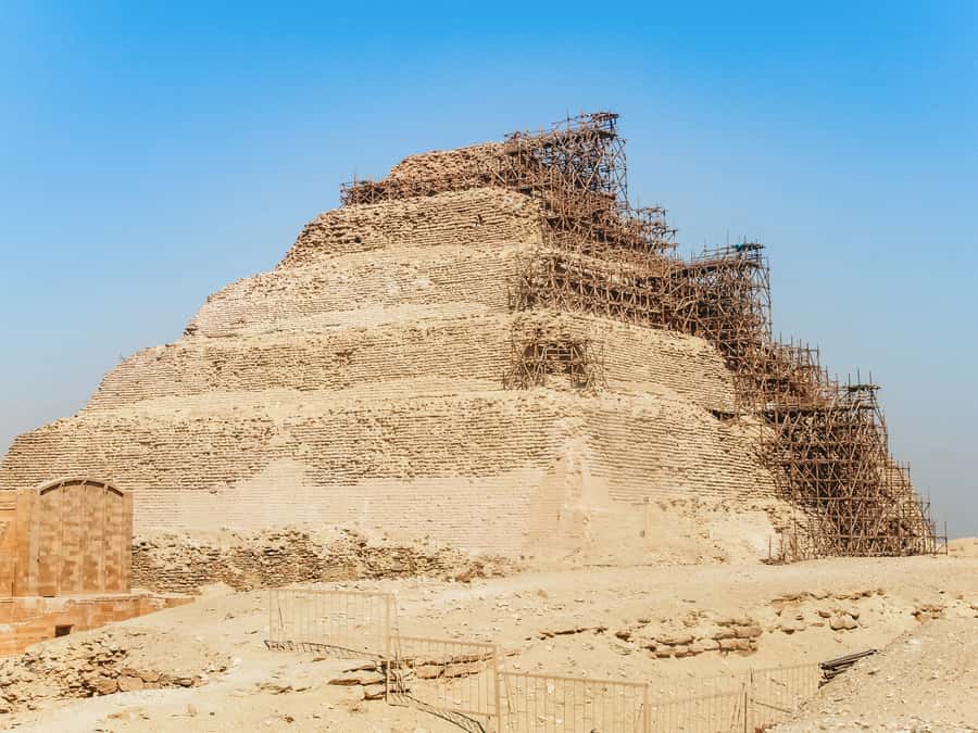Cairo: Pyramids, Sakkara & Memphis Tour with Lunch - Memphis connects the monuments to a capital city