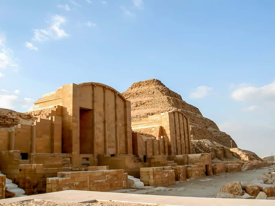Cairo: Pyramids, Sakkara & Memphis Tour with Lunch - The Sphinx and Valley Temple add the human details