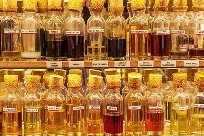 Cairo Shopping tour Private Papyrus Essential oils Bazar Cotton - Egyptian cotton at the Three Pyramids Bazaar