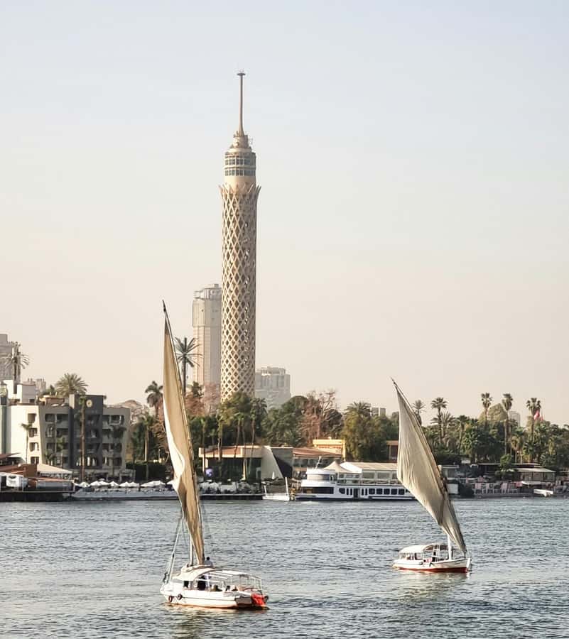 Cairo: Sunset Cairo Tower Tour With Nile River Dinner Cruise - How the guide and driver affect the evening