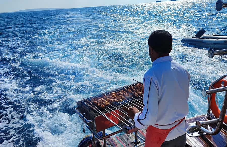 Cairo to Red Sea: VIP Yacht Cruise, Snorkeling & Lunch - Snorkeling at Jabal el Sakka