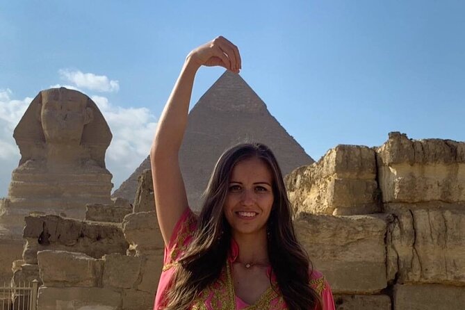 Cheap Private tour to Giza pyramids and the Sphinx - How the guide affects your experience