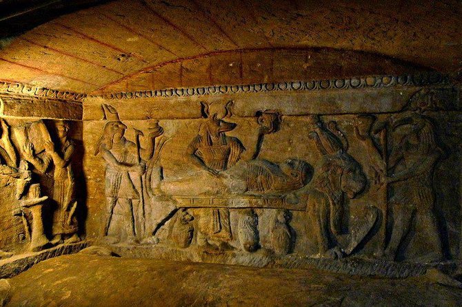 Day Trip to Alexandria from Cairo - Catacombs of Kom el Shoqafa: the day’s most unusual stop