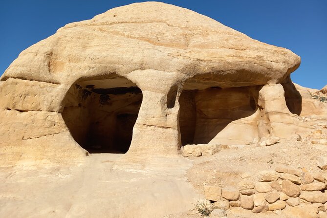 Day trip to Petra by ferry from Sharm el Sheikh - The main Petra route in a few crowded hours