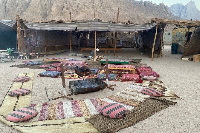 Dining in The Desert - The people who shape the evening