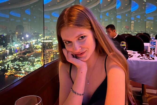 Dinner between clouds by full rotating restaurant - Alcohol, cocktails, and the dress code