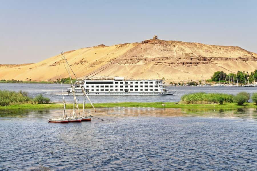 From Aswan: 4 Days Nile River Cruise with Guided Tours - Day one: Aswan High Dam and Philae Island
