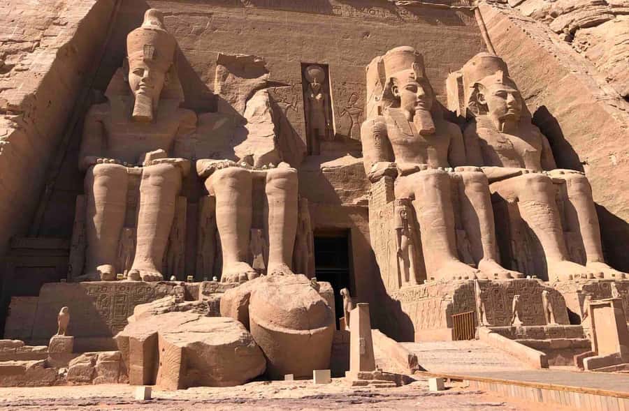 From Cairo: 2-Day Abu Simbel & Luxor Tour - Colossi of Memnon: a short stop with a big view