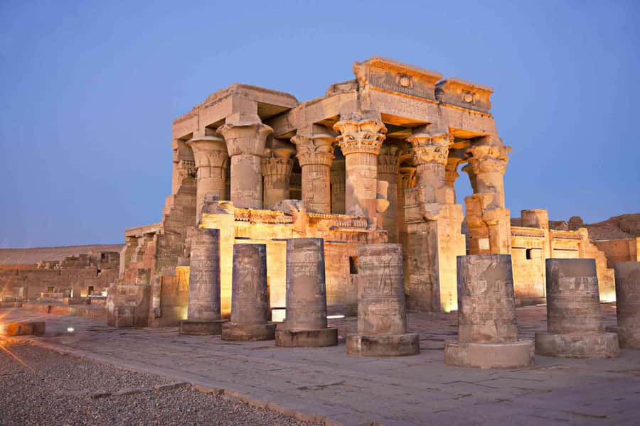 From Cairo: 3-Day Nile Cruise with Hot Air Balloon & Flights - Hatshepsut’s terraces and Karnak’s giant columns