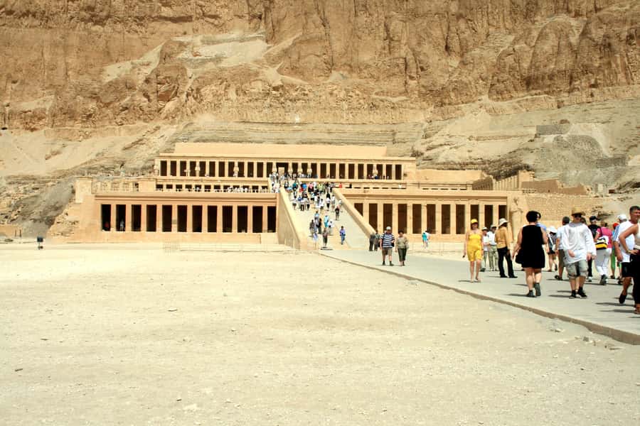 From Cairo: 4-Day Nile Cruise from Aswan to Luxor with Meals - Guides, transfers, and the cost of tipping