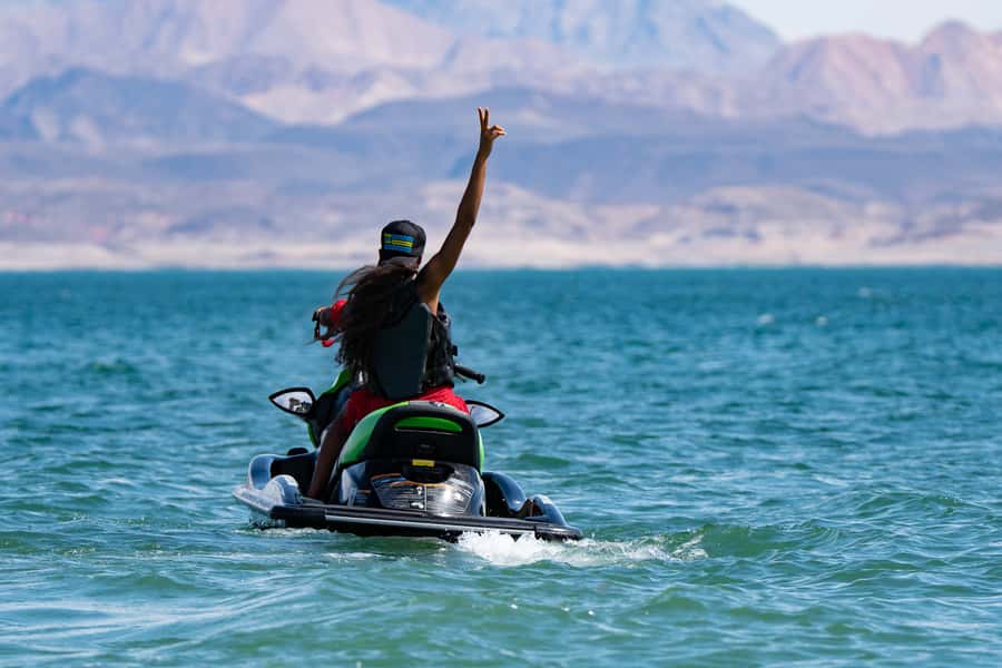 From Cairo: Red Sea Full-Day Trip with Optional Jet Ski Ride - Checking into the beachfront hotel