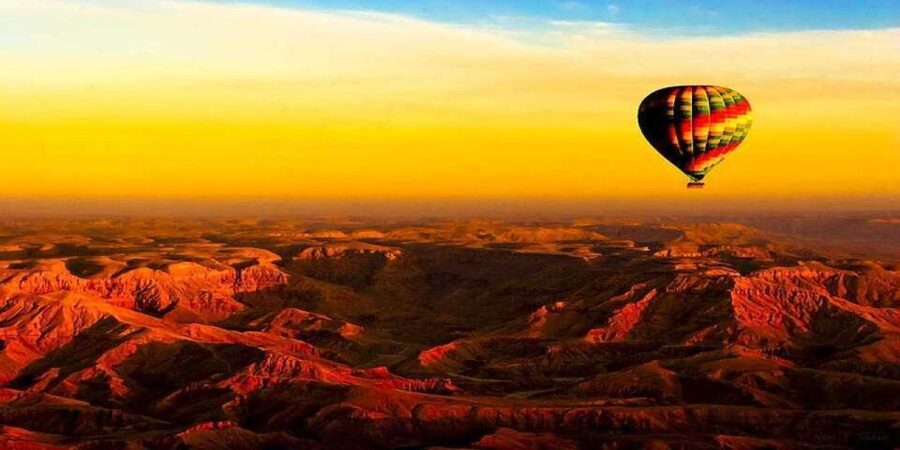 From Hurghada: 1-Night in Luxor, Hot Air Balloon, & Transfer - The pre-dawn route to the launch site