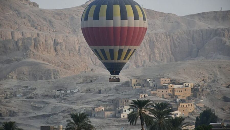 From Hurghada: Luxor Private Guided Day Tour with Lunch - The Colossi of Memnon as the final stop