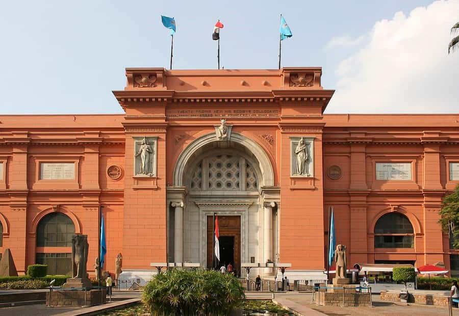 From Hurghada: Pyramids and Egyptian Museum Tour & Boat Ride - Transport, group size, and guide quality