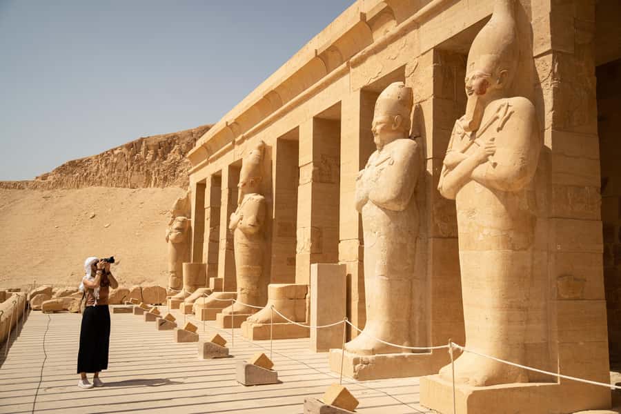 From Luxor: Guided Tour to East or West Banks with Lunch - Colossi of Memnon: a quick stop with a big scale