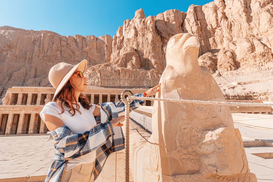 From Luxor: Guided Tour to East or West Banks with Lunch - Lunch in Luxor, with a useful pause in the day