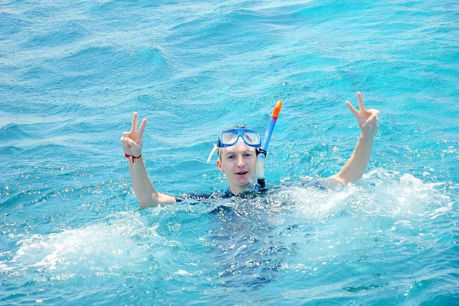 From Sharm: Luxury Diving cruise to Ras Mohammed with Lunch - Lunch, drinks, and life on the yacht
