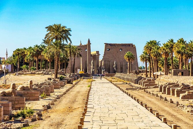 Full Day East Bank, West Bank, and Valley of the Queens in Luxor - The Colossi of Memnon: a brief roadside pause