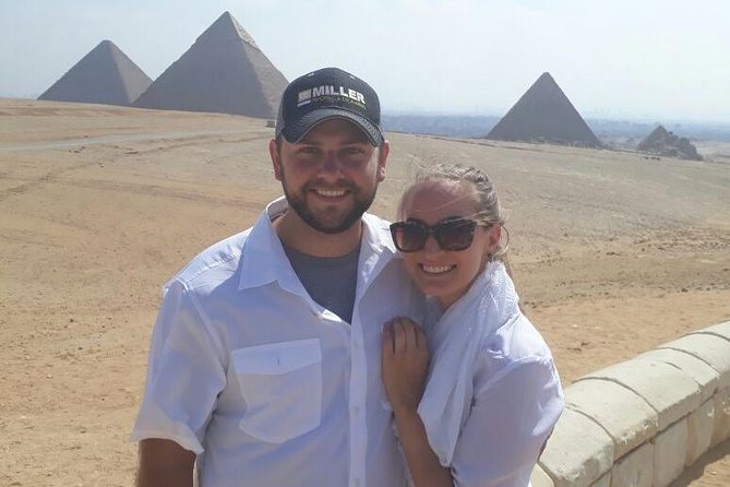 Full-Day Giza Pyramids, Egyptian Museum and bazaar Private Tour - Giza Pyramids: two hours among the great monuments