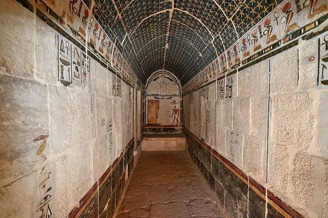 Full Day Tour to Luxor (East & West Bank) - Guides, languages, and the private format