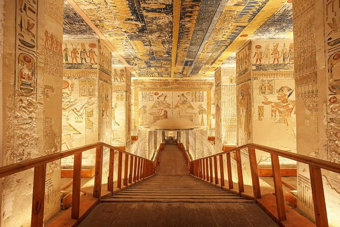 FULL Day Tour:Valley of the Kings &Queens &Hatshepsut Temple&more - The Colossi of Memnon: a brief roadside stop